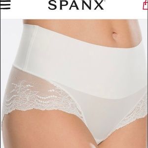 NWT 3 for 1 Spanx Undie-Tectable Lace Hipster M